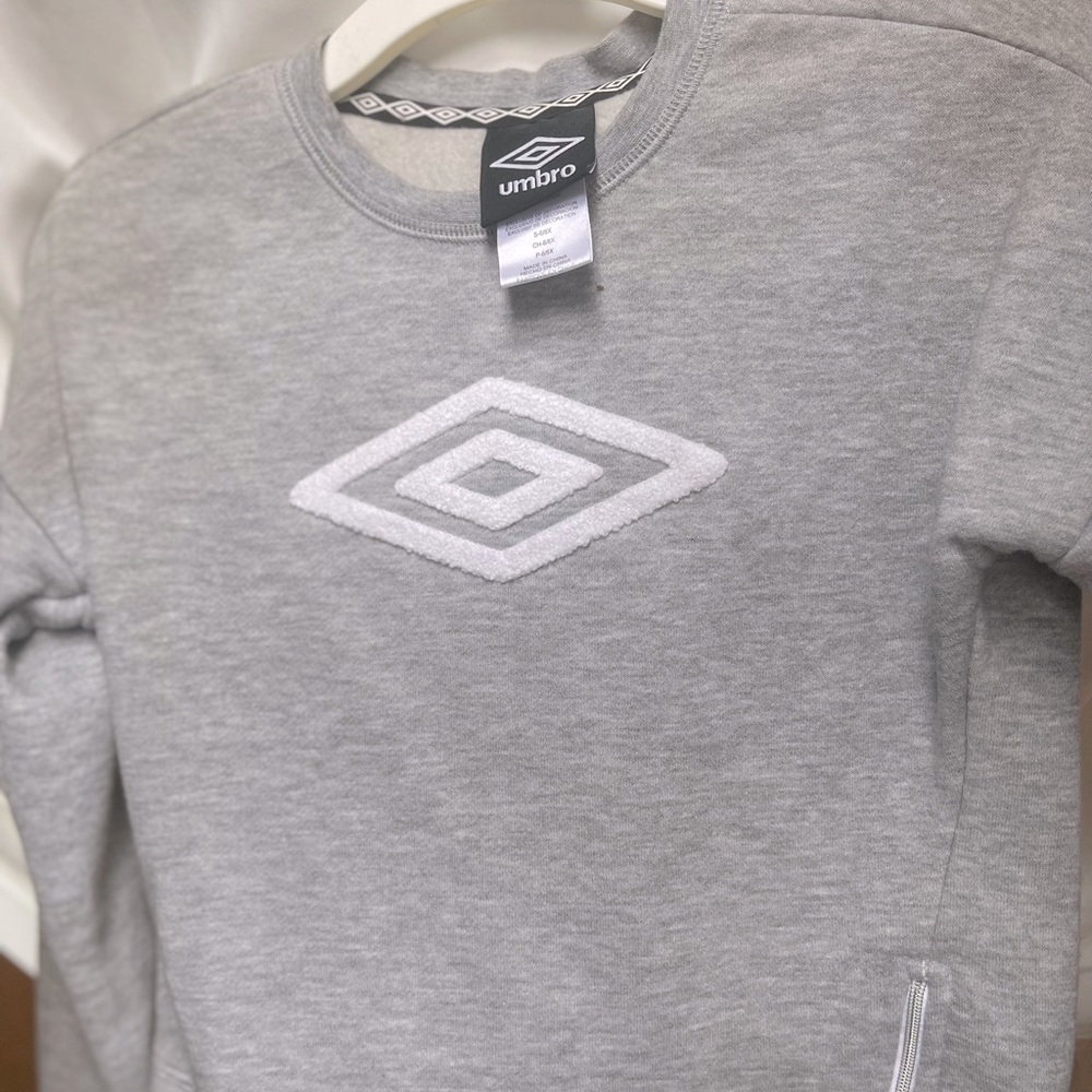 Umbro Size S Gray Sweater & Black Legging Set